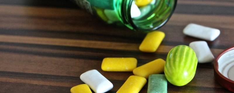 口香糖粘在毛绒衣物上如何弄掉