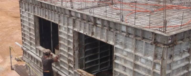 楼上重物砸地声是怎么回事