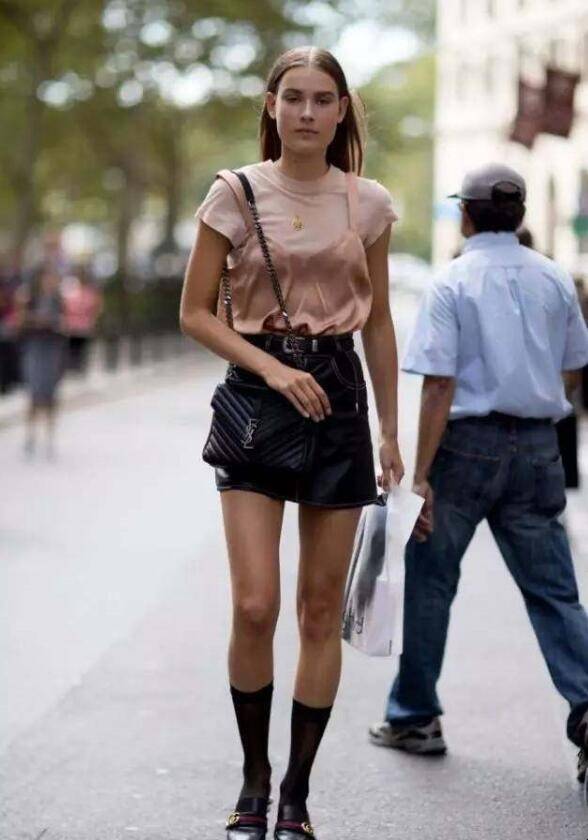 小腿粗的穿袜子技巧