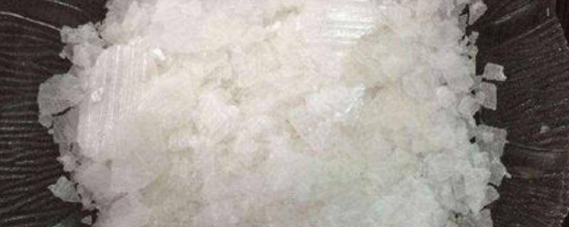 火碱用开水还是凉水