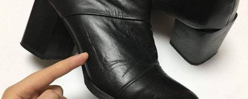 皮鞋上的黑色划痕怎么去掉
