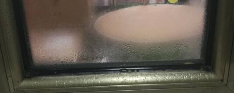 三层窗户有哈气是漏风吗