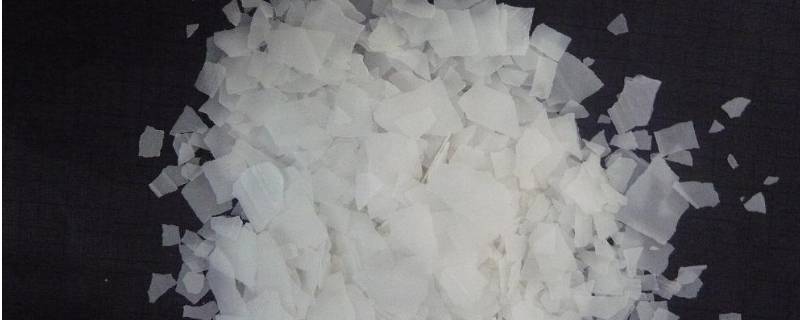 火碱留下的白色痕迹怎样清理