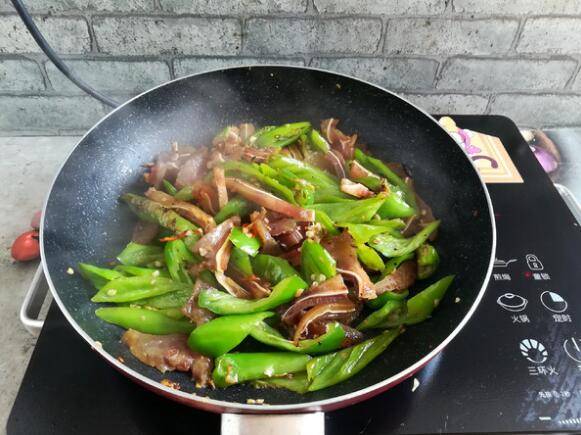 腊猪耳朵怎么炒才好吃