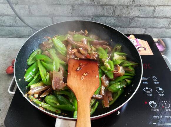 腊猪耳朵怎么炒才好吃