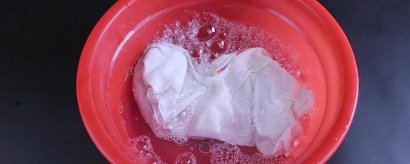 怎么让白衣服恢复亮白