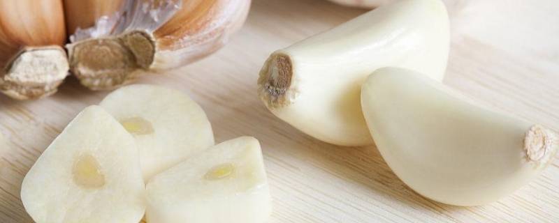 腌糖蒜放盐吗
