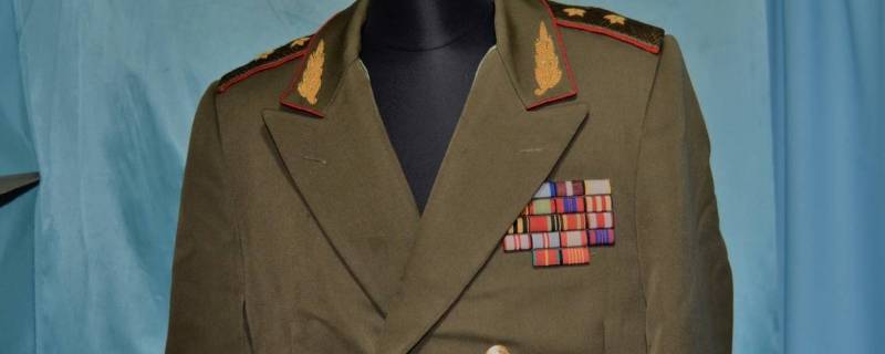 军服上的彩条是什么