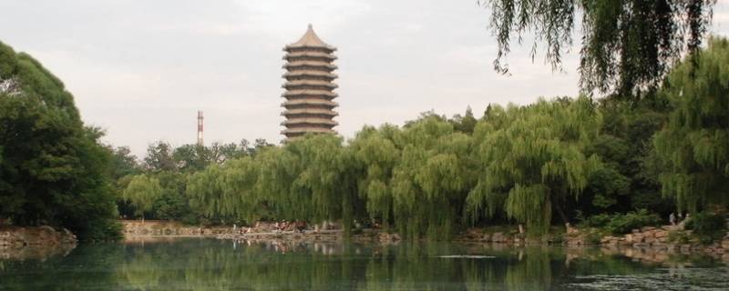 博雅塔和未名湖的寓意