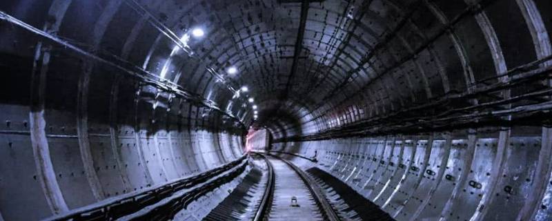 地铁轨道有电吗