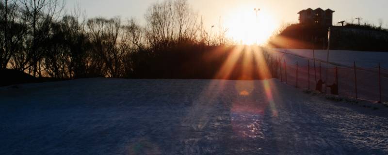 冬天天黑的早还是夏天