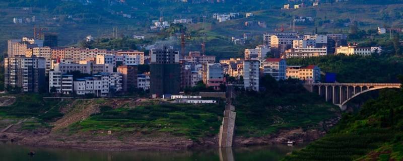 黄石镇有多少个村