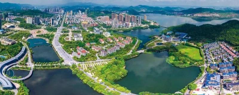 半城山色半城湖是哪个城市