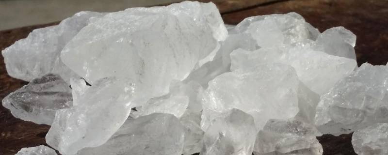 自来水混浊放盐还是明矾