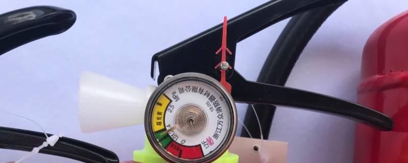 干粉灭火器的压把怎样才能压下去