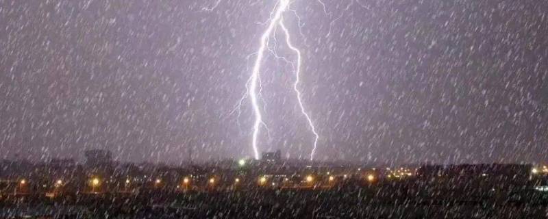 下雪还打雷是什么情况