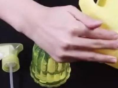 门上的小广告胶用什么才能清理掉