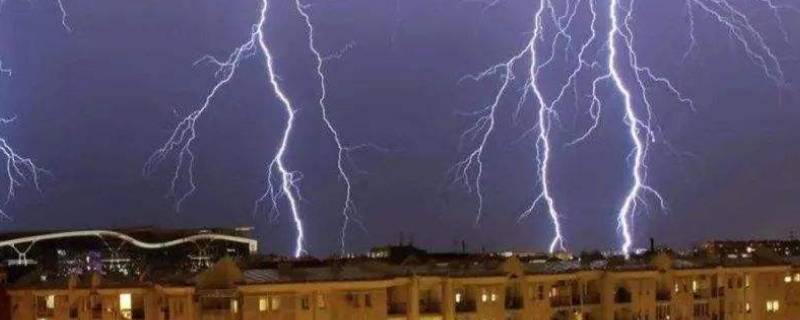打雷下雨是一种什么现象