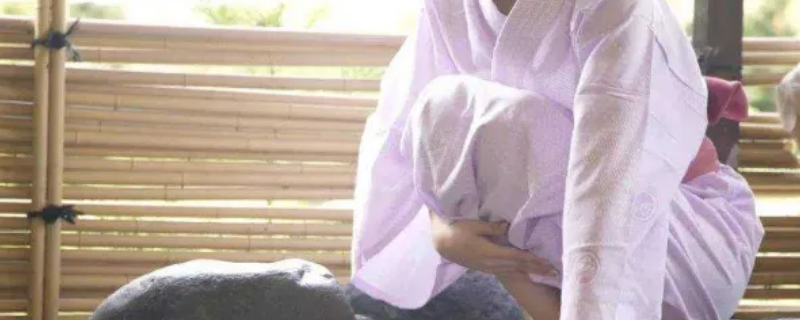 日本泡温泉要穿衣服吗
