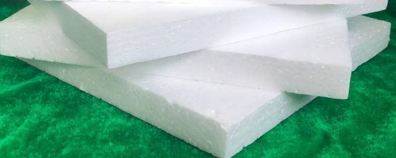为什么泡沫塑料在水里会浮起来