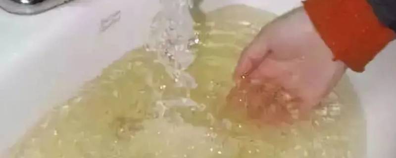 自来水黄色的是什么原因