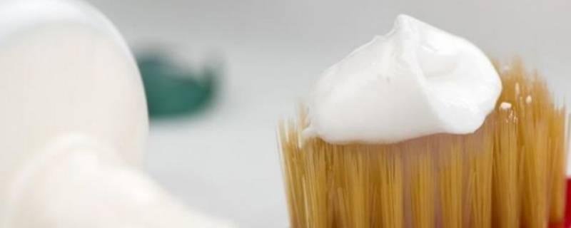 彩条牙膏为什么挤出来不乱呢