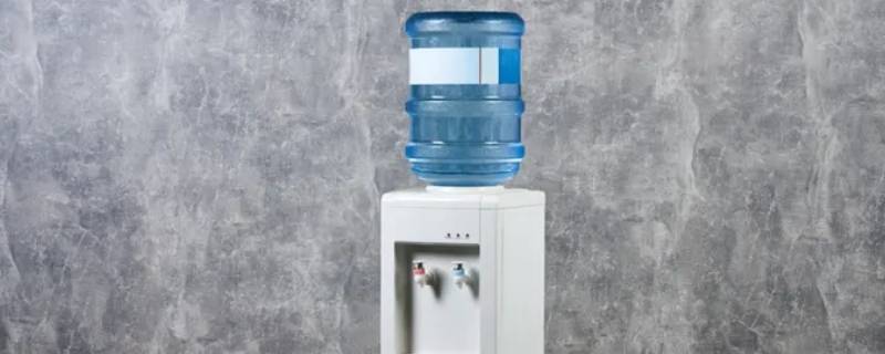 水桶内壁上的青苔清理方法