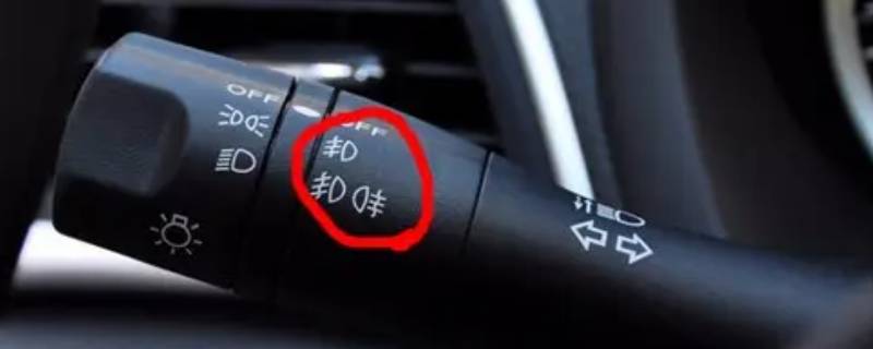 日产轩逸怎么开灯光