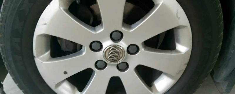 别克君威用什么轮胎