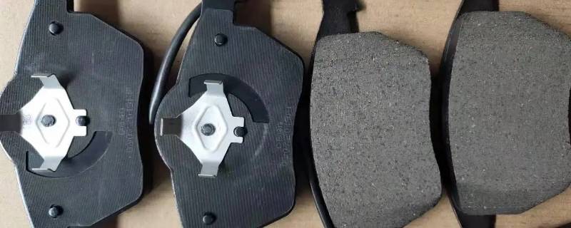 新换刹车片烧盘正常吗